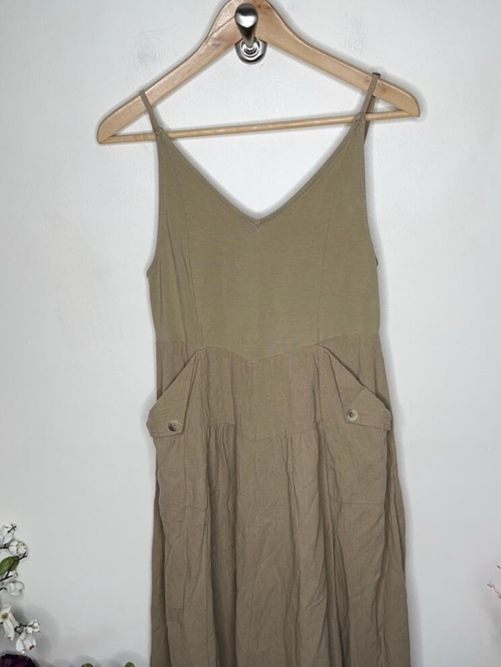 FREE PEOPLE Soledad Midi
Dress Khaki Tan Beige Sz Medium TRUE TO SIZE - Picture 8 of 10